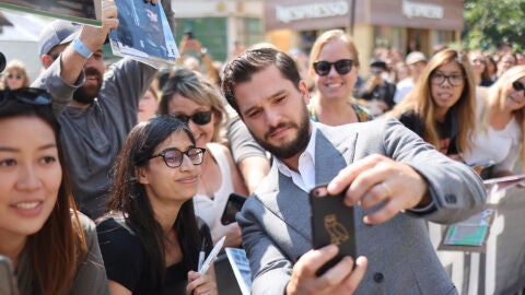 Kit Harington con sus fans