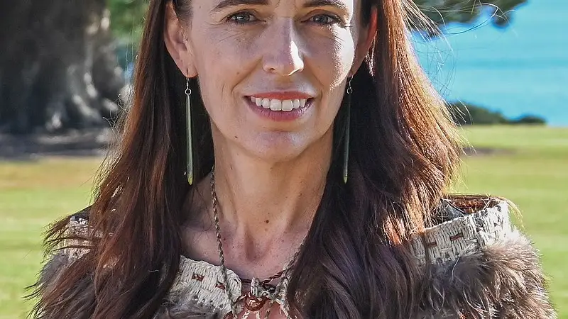 Jacinda Arden, captada por un micrófono llamando "capullo arrogante" a un diputado Jacinda Arden, captada por un micrófono llamando "capullo arrogante" a un diputado