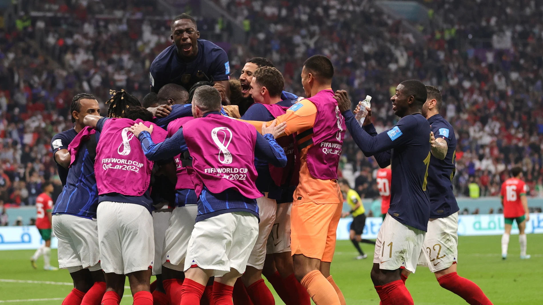 Los jugadores de Francia celebra el segundo y definitivo gol ante Marruecos