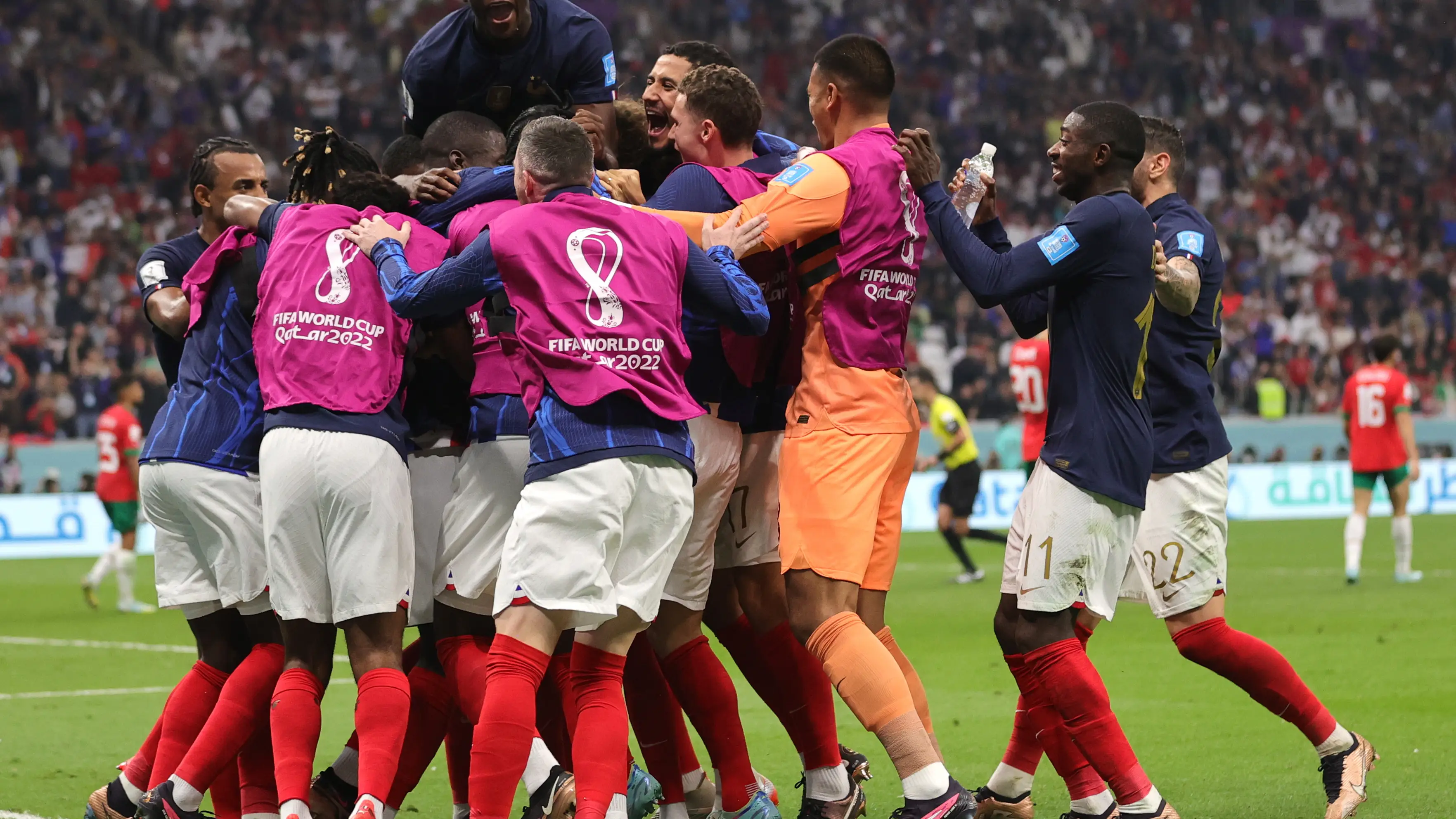 Los jugadores de Francia celebra el segundo y definitivo gol ante Marruecos