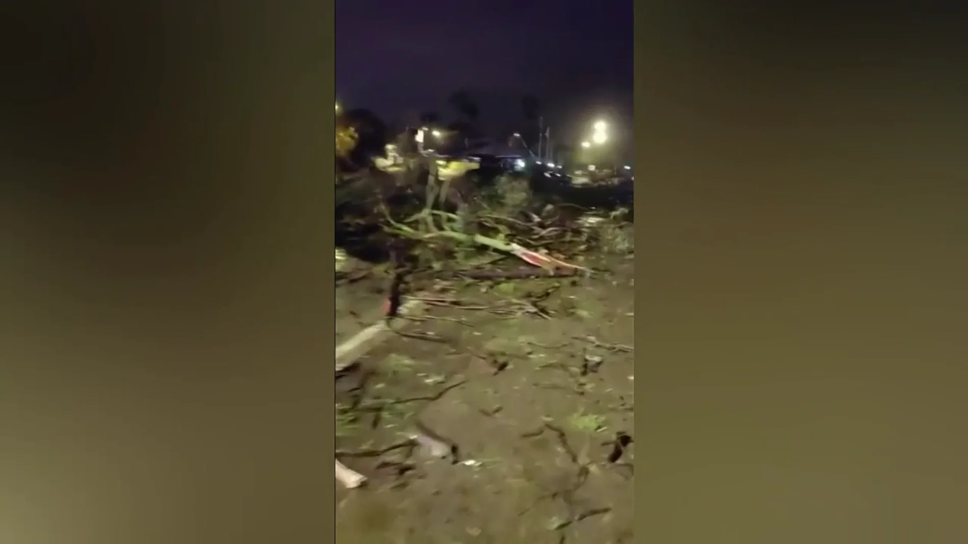 Las impresionantes imágenes del tornado que ha arrasado varias zonas de Jerez 