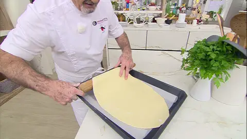 Colócala sobre una bandeja de horno  Colócala sobre una bandeja de horno