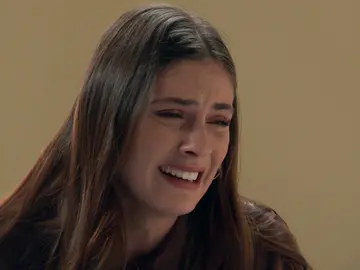 Andrea confiesa a Lucrecia la verdad sobre la muerte de Ana Mari en sus últimos minutos de vida: “Fui yo” Andrea confiesa a Lucrecia la verdad sobre la muerte de Ana Mari en sus últimos minutos de vida: “Fui yo”