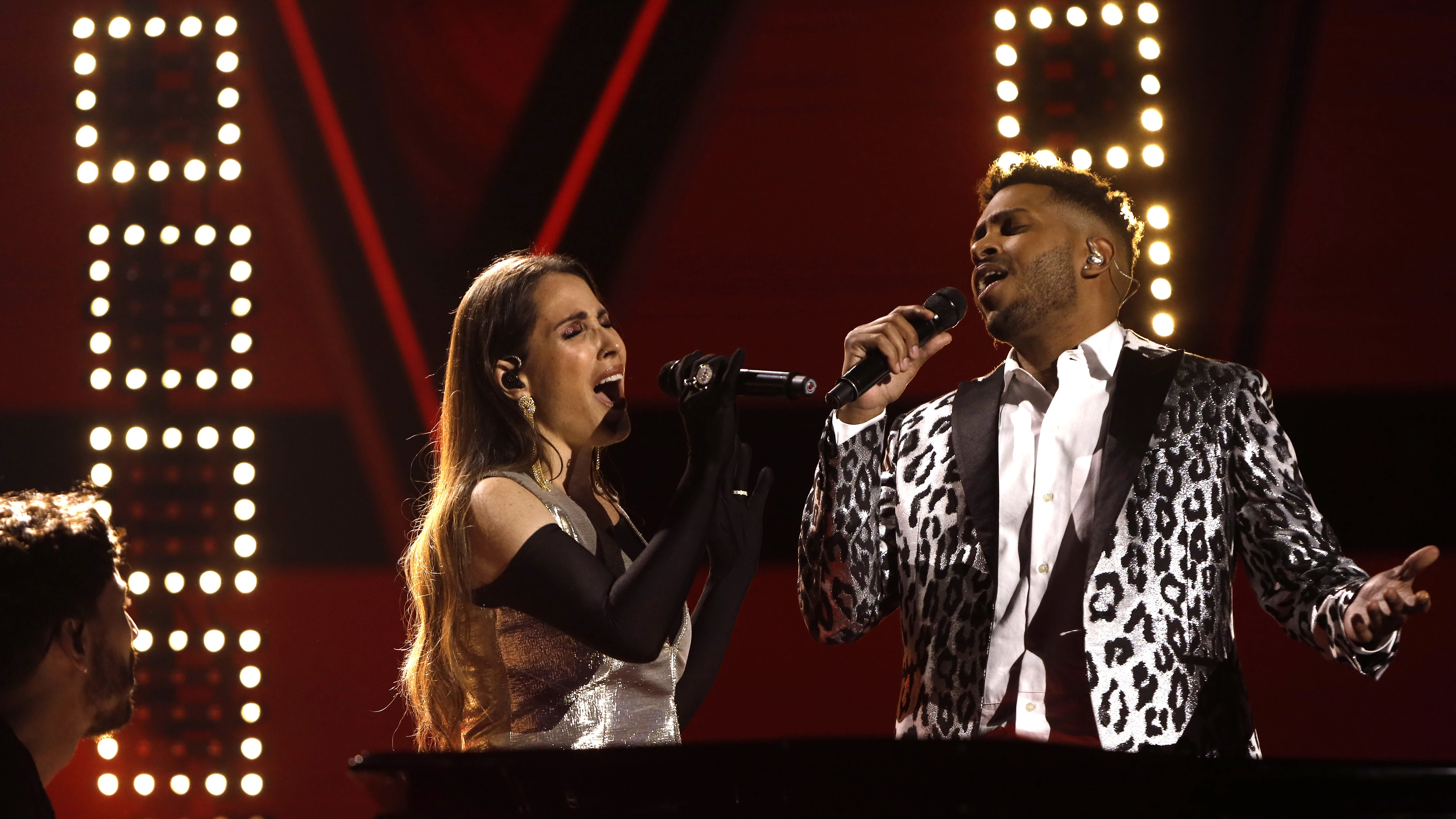Malú y Génesis impresionan a dúo cantando ‘Aprendiz’ en ‘La Voz’ Malú y Génesis impresionan a dúo cantando ‘Aprendiz’ en ‘La Voz’