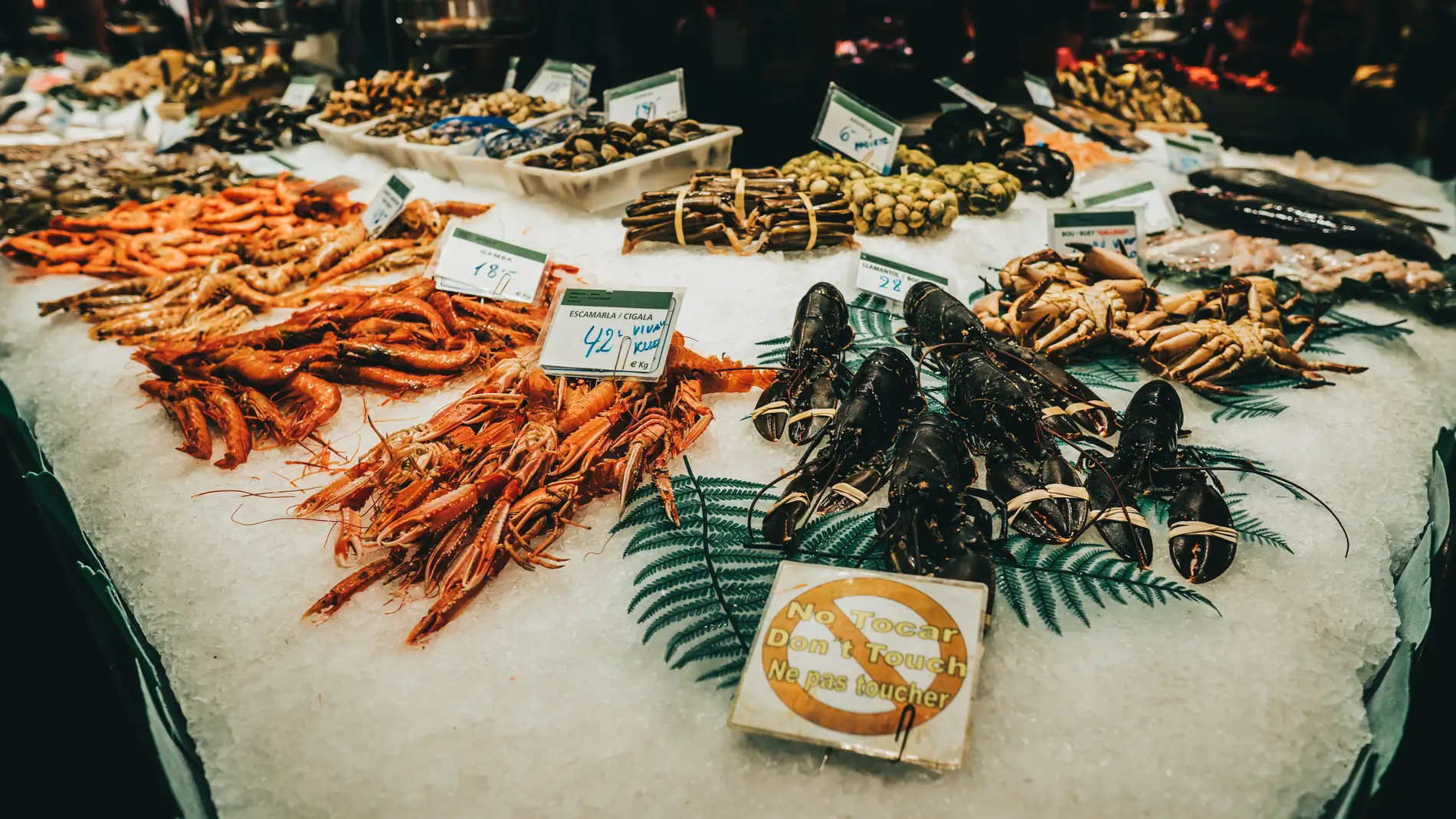 Parada de marisco en un mercado.