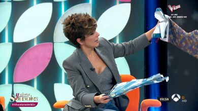 ¡Qué maravilla de público! Sonsoles Ónega recibe un regalo en directo: 