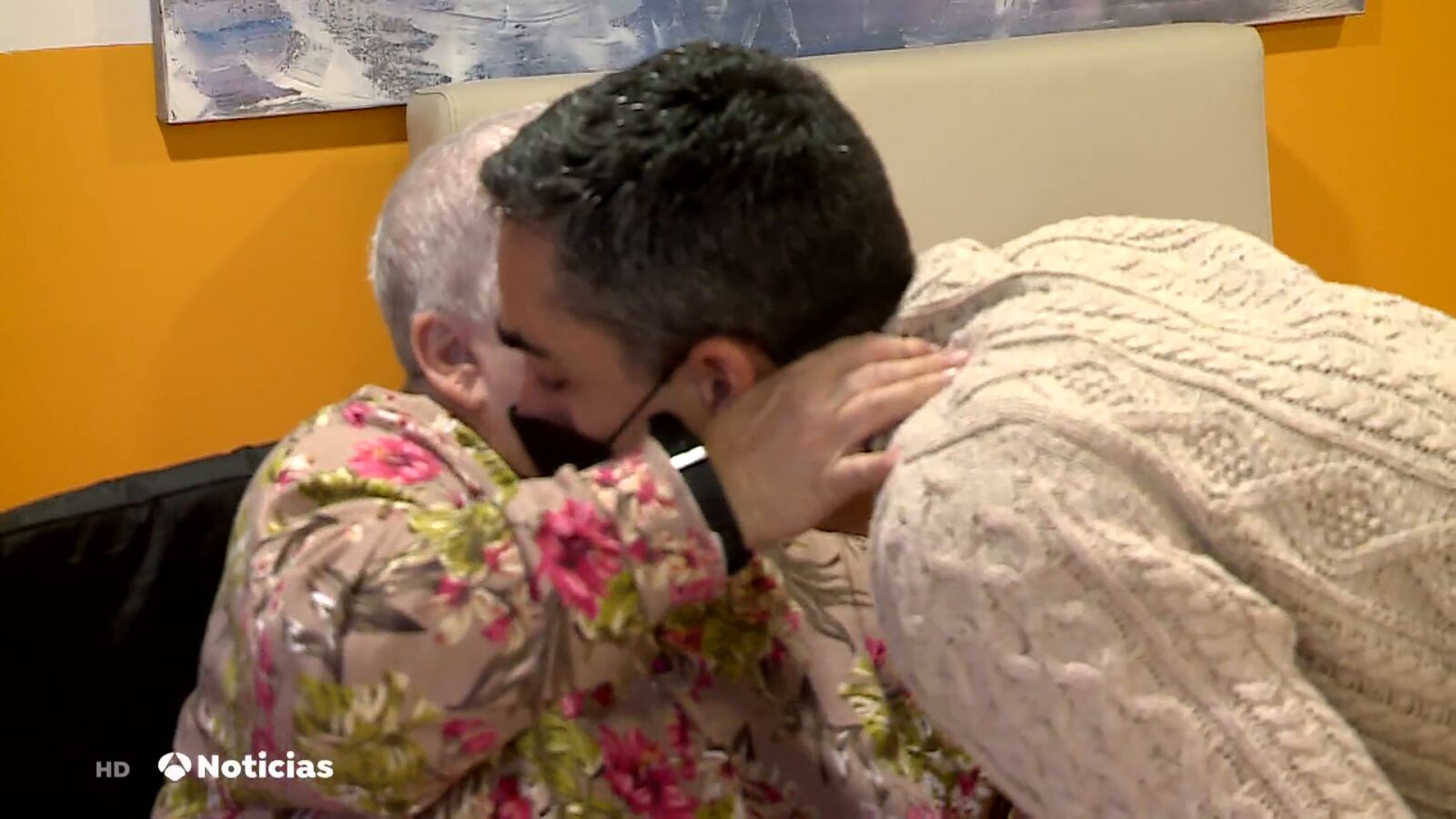 Cada vez más voluntarios acompañan la soledad de las personas mayores: 