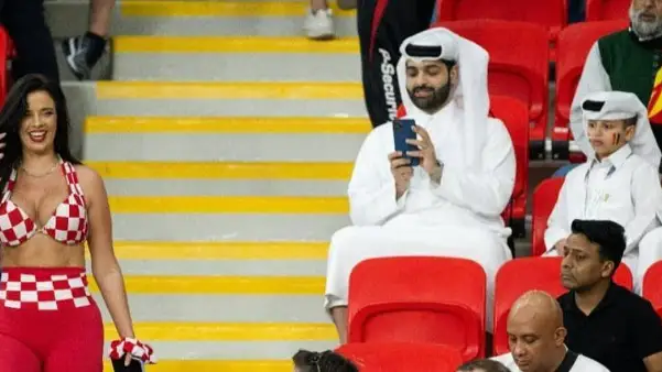 Ivana Knoll en una de las fotografías más virales del Mundial de Qatar Ivana Knoll en una de las fotografías más virales del Mundial de Qatar