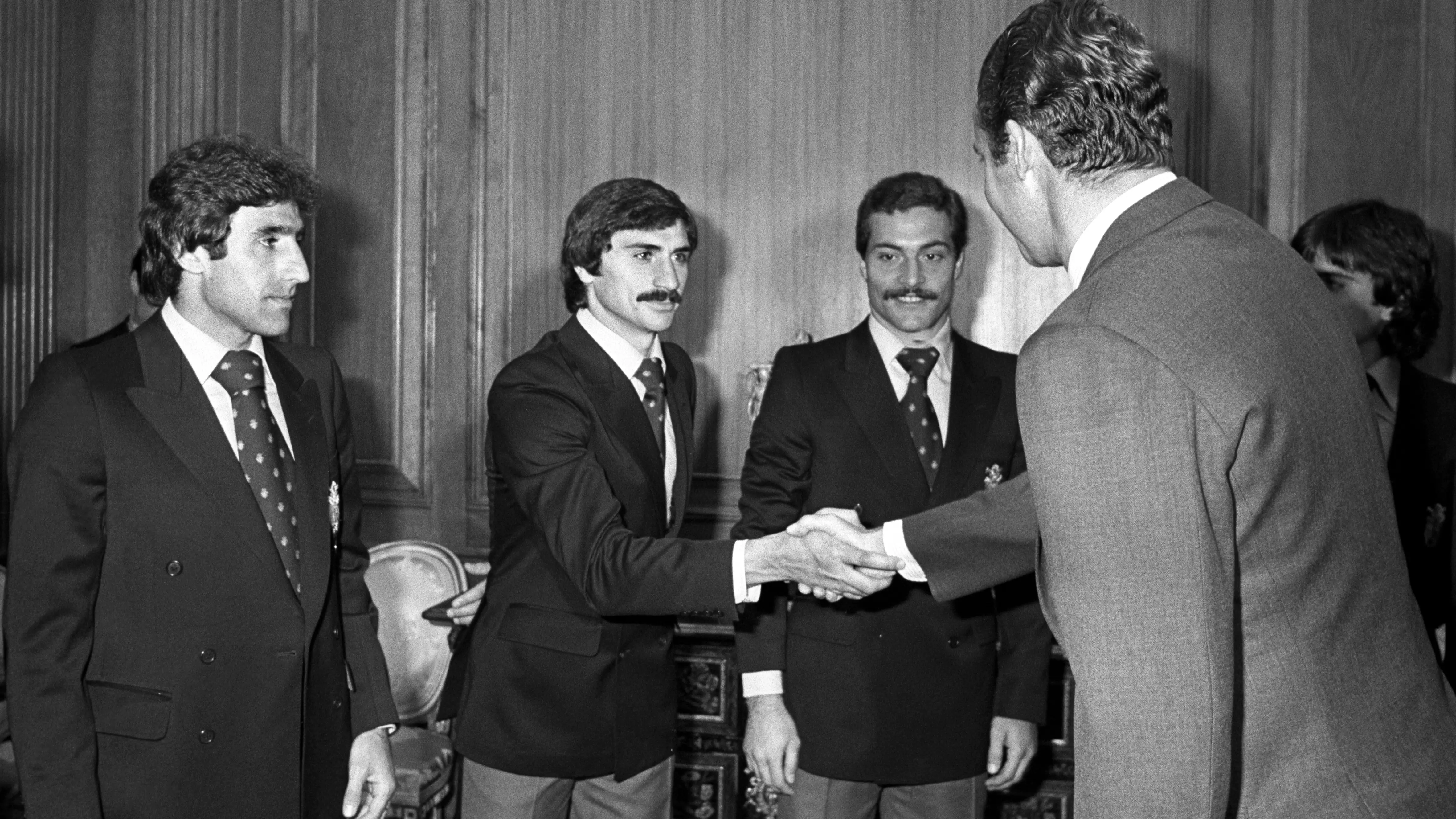 Miguel Ángel 'El gato' saludando al rey emérito Juan Carlos I en un evento Miguel Ángel 'El gato' saludando al rey emérito Juan Carlos I en un evento