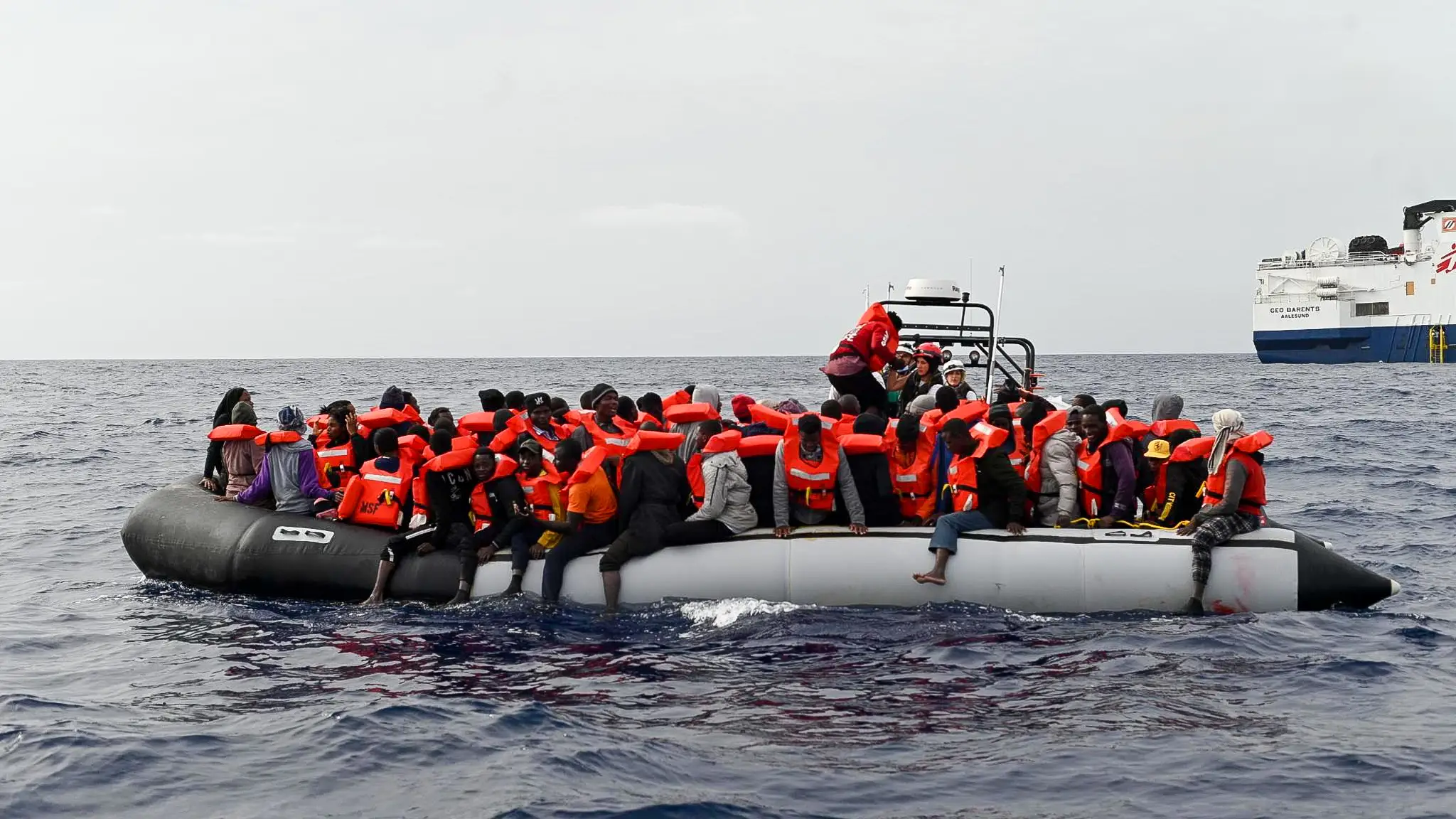 Imagen del bote donde viajaban los migrantes Imagen del bote donde viajaban los migrantes