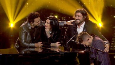 Laura Pausini, Pablo López, Antonio Orozco y Luis Fonsi celebran la Gran Final versionando ‘El patio’ en ‘La Voz’