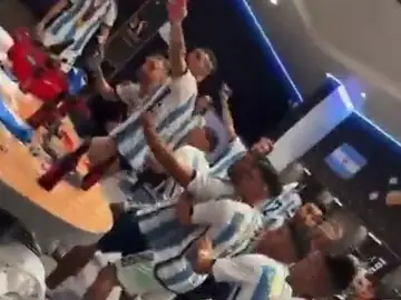 'Dibu' Martínez se acuerda de Mbappé: "Un minuto de silencio, que está muerto" 'Dibu' Martínez se acuerda de Mbappé: "Un minuto de silencio, que está muerto"