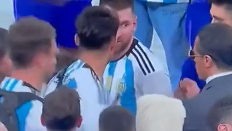 Leo Messi junto a Salt Bae en el Luasil Stadium Leo Messi junto a Salt Bae en el Luasil Stadium