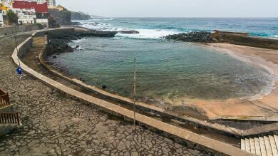 En estado crítico un niño de 4 años tras caer desde un muro en las piscinas de Bajamar, Tenerife