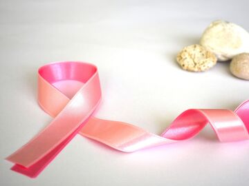 Lazo rosa contra el cáncer de mama 