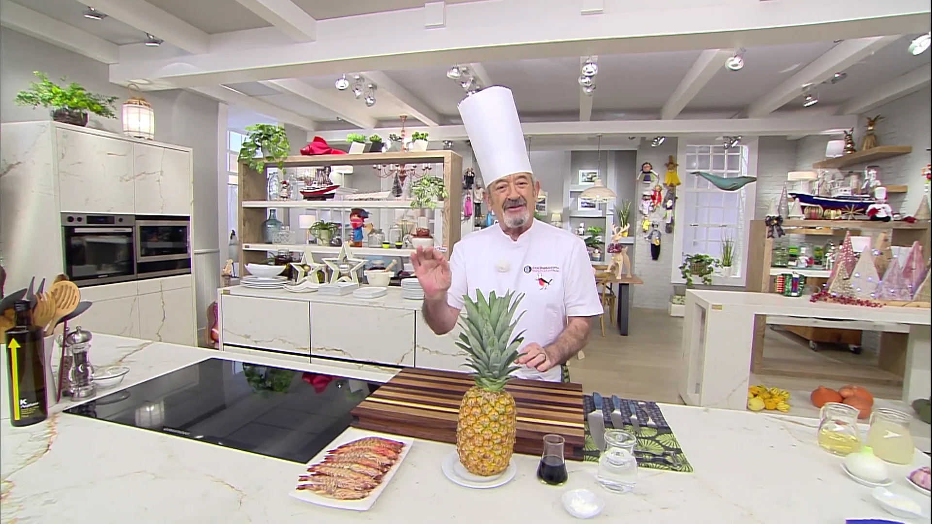 Karlos Arguiñano: el truco de los langostinos baratos y la piña Karlos Arguiñano: el truco de los langostinos baratos y la piña