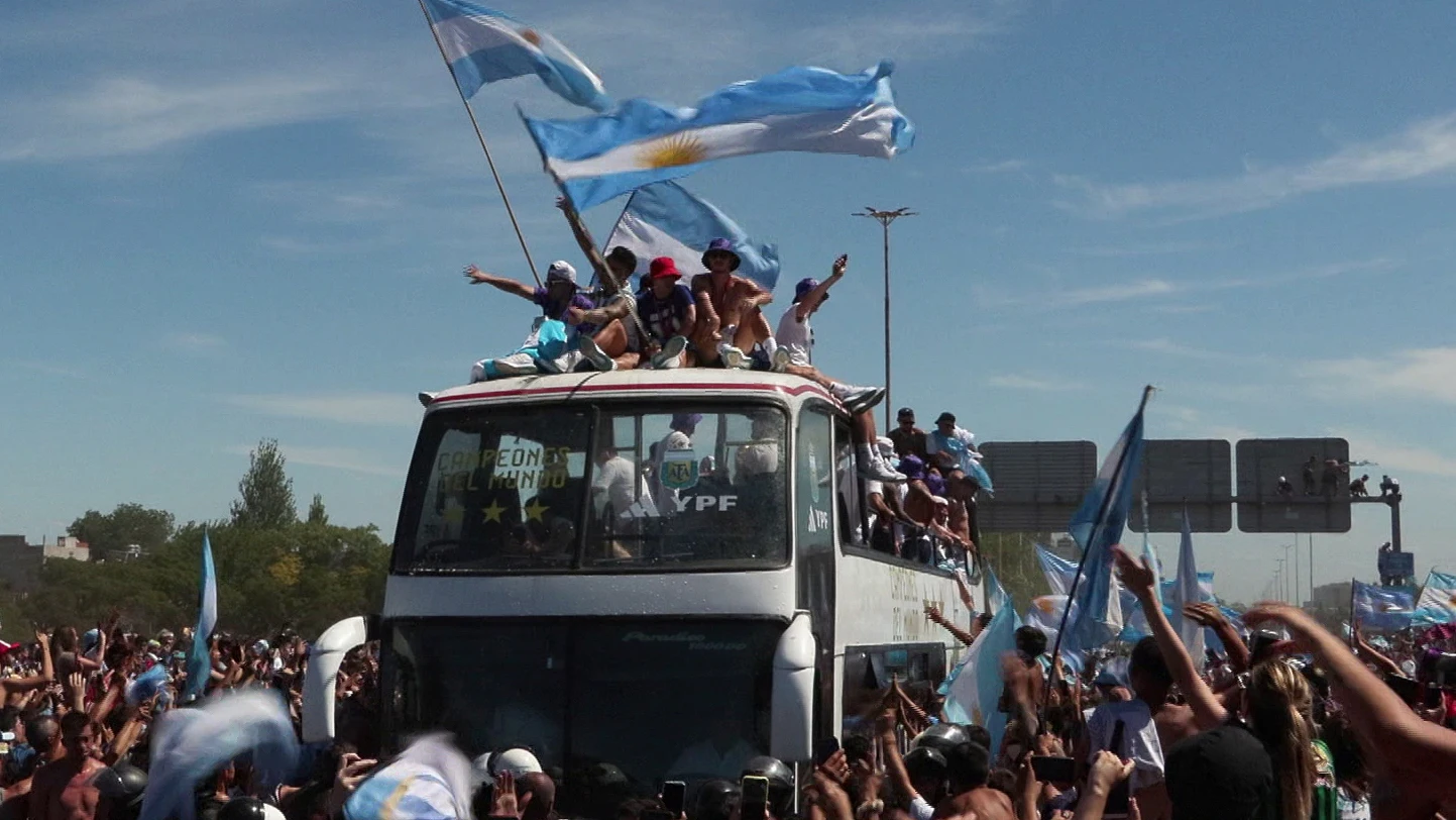 El autobús de los jugadores circula por las calles de Buenos Aires El autobús de los jugadores circula por las calles de Buenos Aires