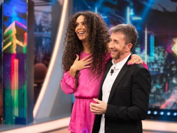 La presentadora madrileña ha acudido al programa para contar todas las novedades sobre el vestido que llevará en las Campanadas de Antena 3.