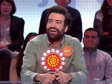 Rafa encarna a Alejandro Sanz en un duelo por ‘La Pista’ decidido por ‘Rafa-gazos’ Rafa encarna a Alejandro Sanz en un duelo por ‘La Pista’ decidido por ‘Rafa-gazos’