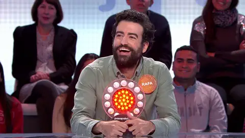 Rafa encarna a Alejandro Sanz en un duelo por ‘La Pista’ decidido por ‘Rafa-gazos’ Rafa encarna a Alejandro Sanz en un duelo por ‘La Pista’ decidido por ‘Rafa-gazos’