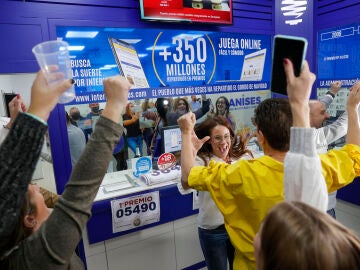 Celebración de la Lotería en una administración de Valencia