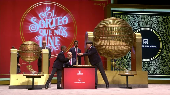 Sorteo de Lotería de Navidad El pequeño 'gallo' de Alfonso durante el sorteo de Lotería de Navidad