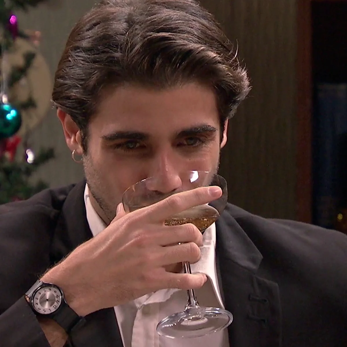 Un brindis por la felicidad: Los Gómez celebran la Nochebuena mirando con esperanza hacia el futuro Un brindis por la felicidad: Los Gómez celebran la Nochebuena mirando con esperanza hacia el futuro