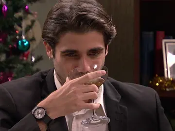 Un brindis por la felicidad: Los Gómez celebran la Nochebuena mirando con esperanza hacia el futuro Un brindis por la felicidad: Los Gómez celebran la Nochebuena mirando con esperanza hacia el futuro