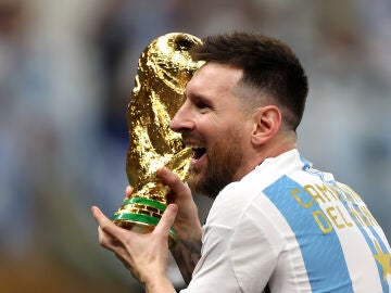 Messi, con la Copa del Mundo