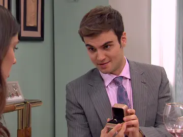 La sorprendente pedida de matrimonio de Alberto a Andrea deja sin palabras a los Gómez La sorprendente pedida de matrimonio de Alberto a Andrea deja sin palabras a los Gómez