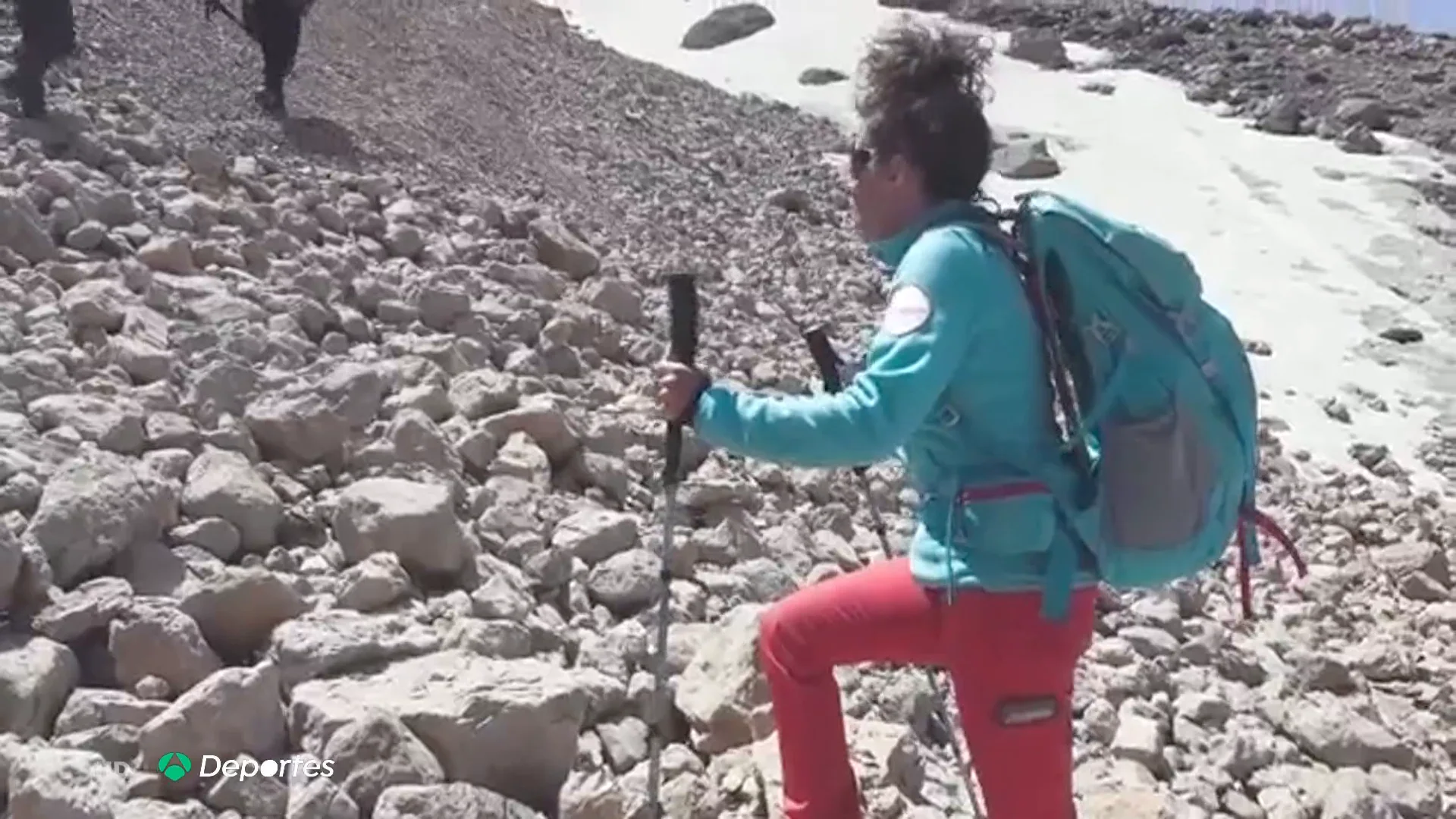 La frustrante historia de Raquel Garc&iacute;a al subir el Volc&aacute;n Damavand: "A pocos metros nos dicen que no"