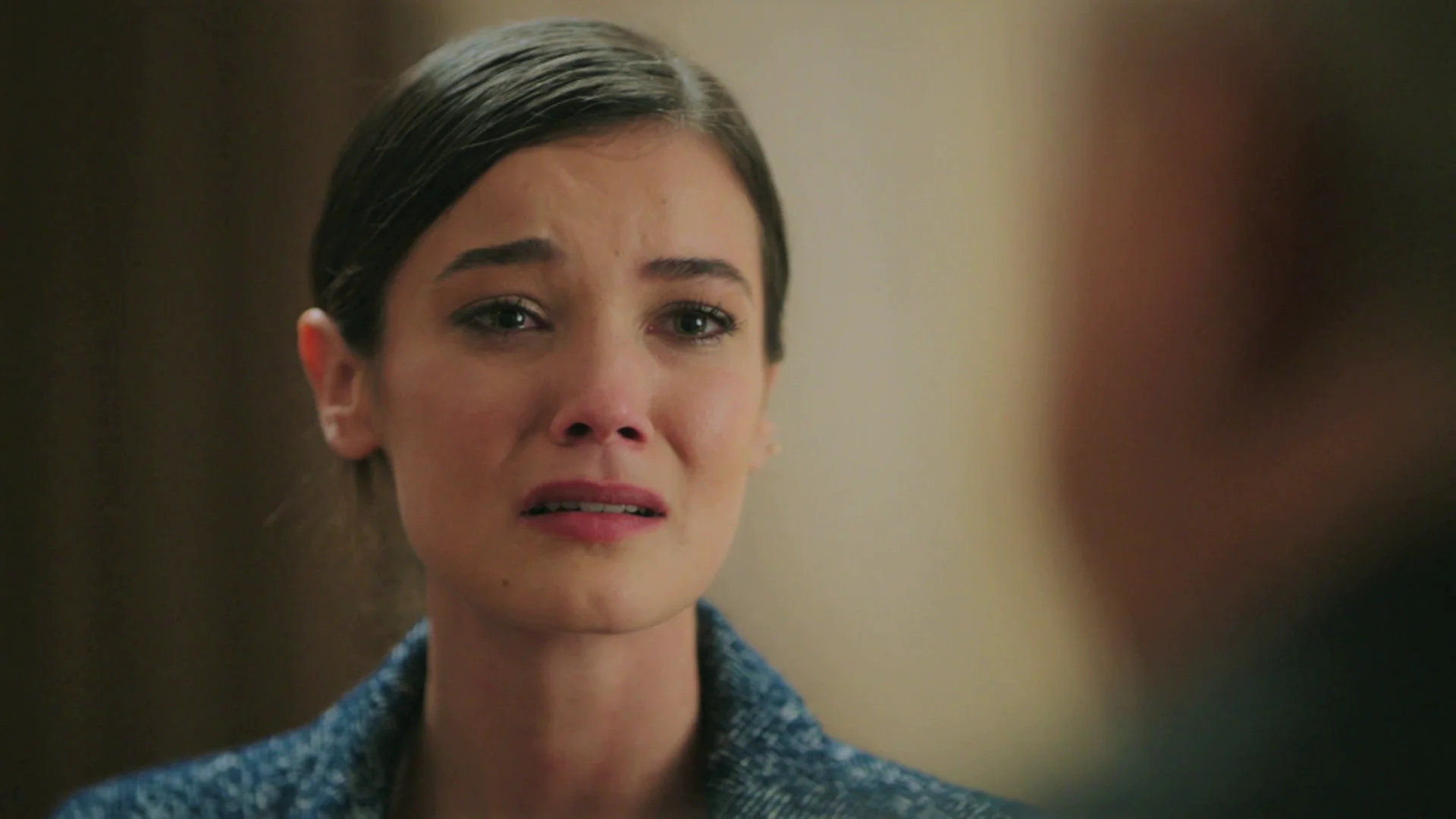 Ceylin se enfrenta a Metin al descubrir que su padre fue a la cárcel por su culpa Ceylin se enfrenta a Metin al descubrir que su padre fue a la cárcel por su culpa