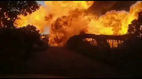 Explosión de un camión cisterna en Sudáfrica Explosión de un camión cisterna en Sudáfrica