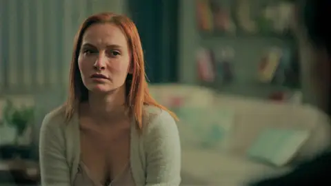 Neva, al límite, amenaza a Pars con quitarse la vida: "Si alguien se entera de esto, te juro que me mato" Neva, al límite, amenaza a Pars con quitarse la vida: "Si alguien se entera de esto, te juro que me mato"