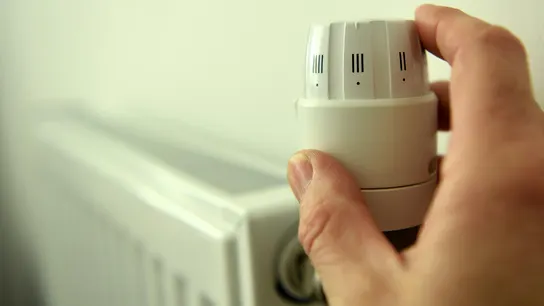 Un dial de radiador de calefacción central en una casa Un dial de radiador de calefacción central en una casa
