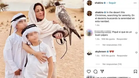 Shakira y sus hijos en el desierto Shakira y sus hijos en el desierto