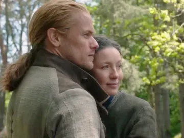 Sam Heughan y Caitriona Balfe en la temporada 7 de 'Outlander' Sam Heughan y Caitriona Balfe en la temporada 7 de 'Outlander'