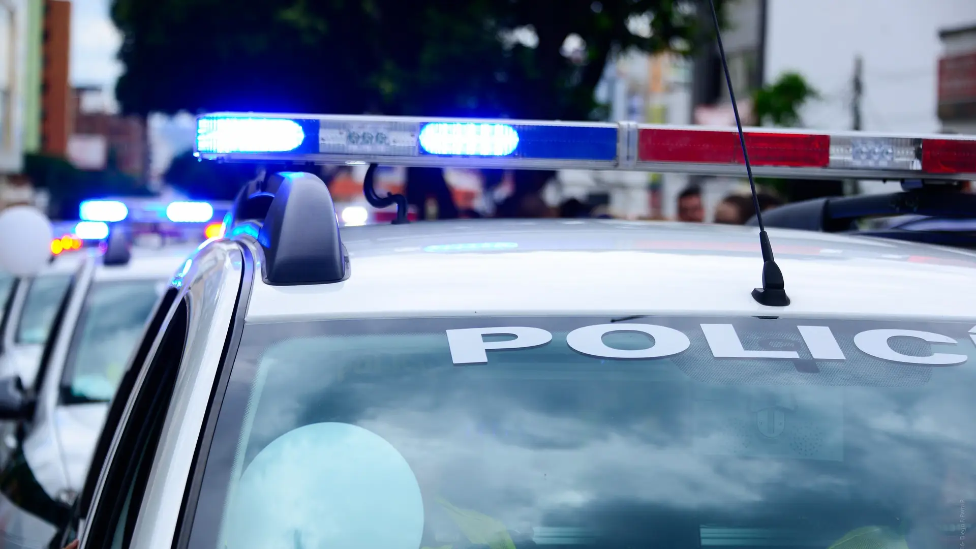 Un coche de la policía Un coche de la policía