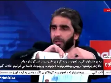 VIDEO: Un profesor afgano rompe sus títulos en solidaridad con las mujeres: "A partir de ahora ya no necesito estos diplomas" VIDEO: Un profesor afgano rompe sus títulos en solidaridad con las mujeres: "A partir de ahora ya no necesito estos diplomas"