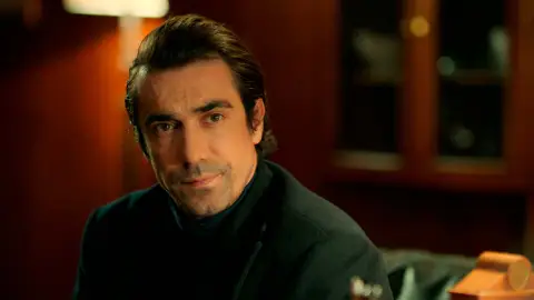 Hakan debe seguir con su plan mientras sus hombres intimidan a Betül Hakan debe seguir con su plan mientras sus hombres intimidan a Betül