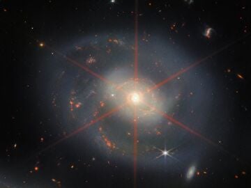 La galaxia espiral 'NGC 7569' captada por el James Webb
