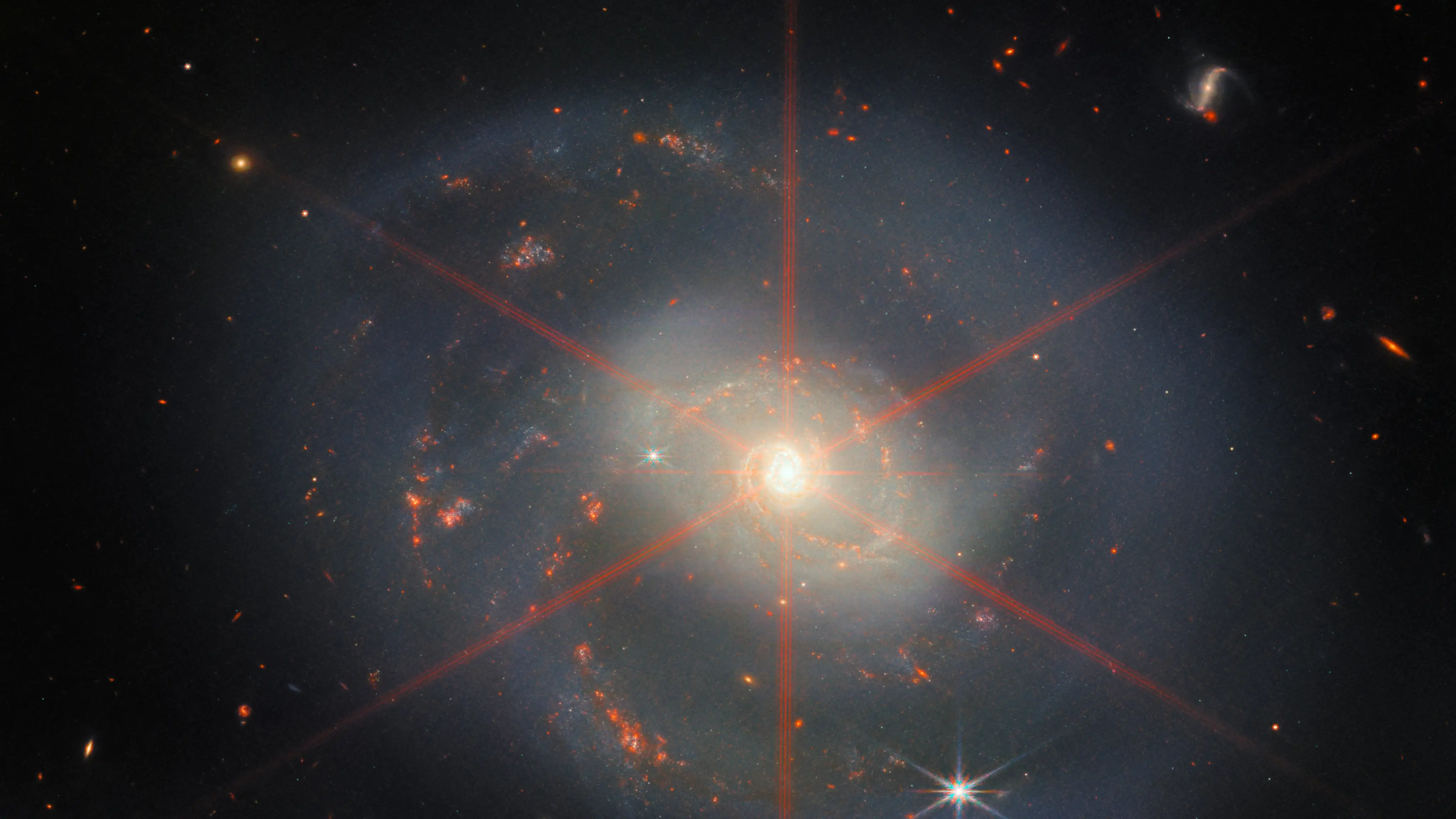 La galaxia espiral 'NGC 7569' captada por el James Webb La galaxia espiral 'NGC 7569' captada por el James Webb