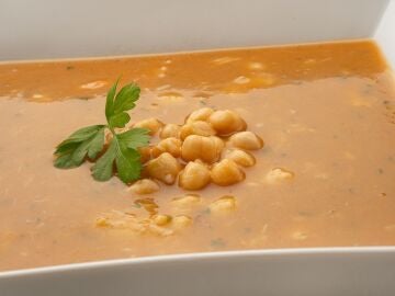 Sopa de pescado con garbanzos, de Arguiñano: "Una receta para triunfar con ingredientes de andar por casa"