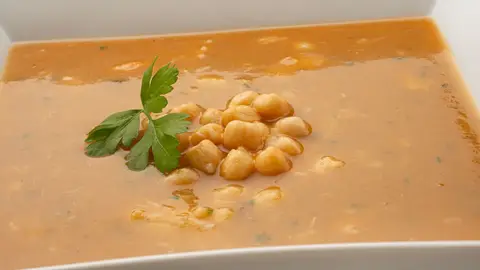 Sopa de pescado con garbanzos, de Arguiñano: "Una receta para triunfar con ingredientes de andar por casa" Sopa de pescado con garbanzos, de Arguiñano: "Una receta para triunfar con ingredientes de andar por casa"