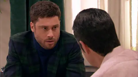 Fito abre su corazón y desvela el verdadero motivo por el que no puede corresponder a Lorenzo Fito abre su corazón y desvela el verdadero motivo por el que no puede corresponder a Lorenzo