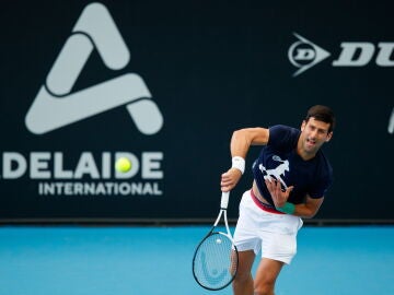 Novak Djokovic, en un entrenamiento en Adelaida (Australia)
