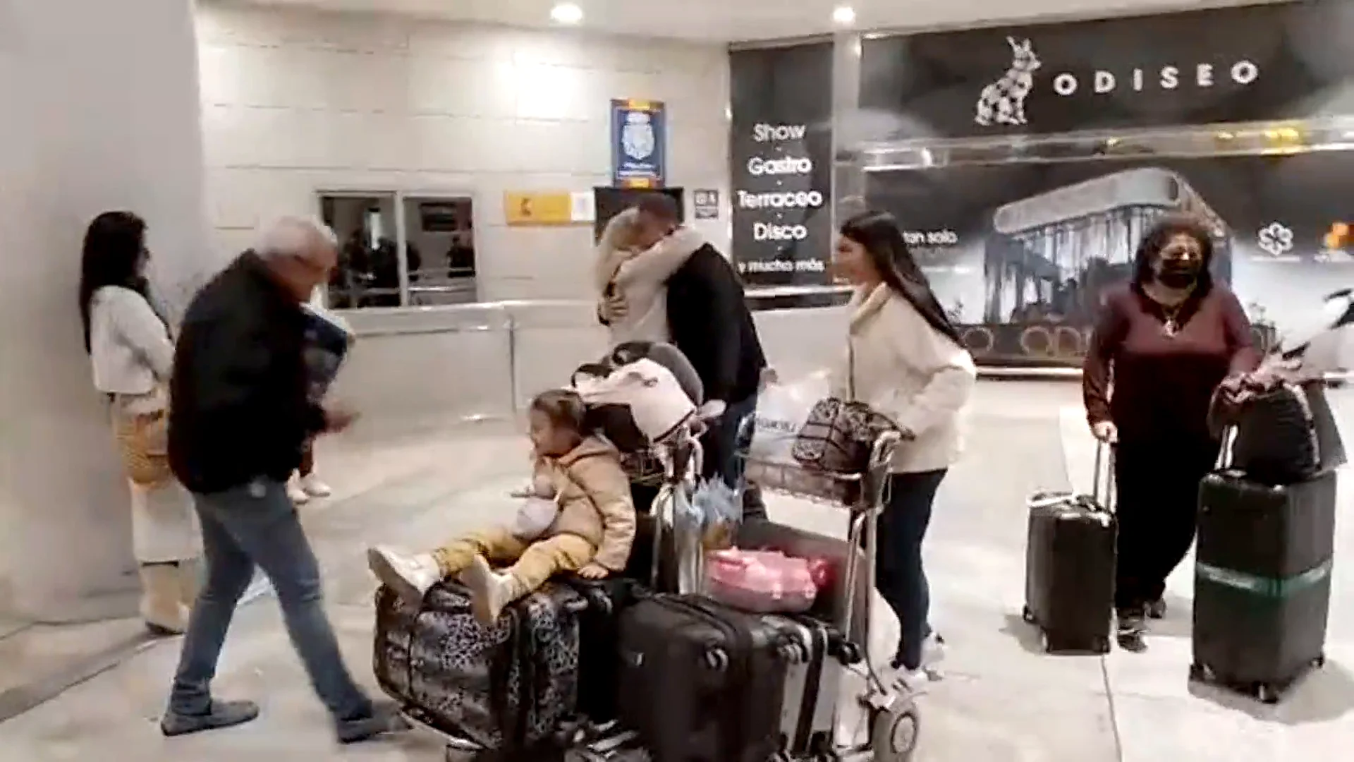 Reencuentro de Vitaly con su familia Reencuentro de Vitaly con su familia