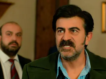 Abdülkadir y Fikret se pelean frente a toda Çukurova: “¡Este hombre les está engañando!” Abdülkadir y Fikret se pelean frente a toda Çukurova: “¡Este hombre les está engañando!”