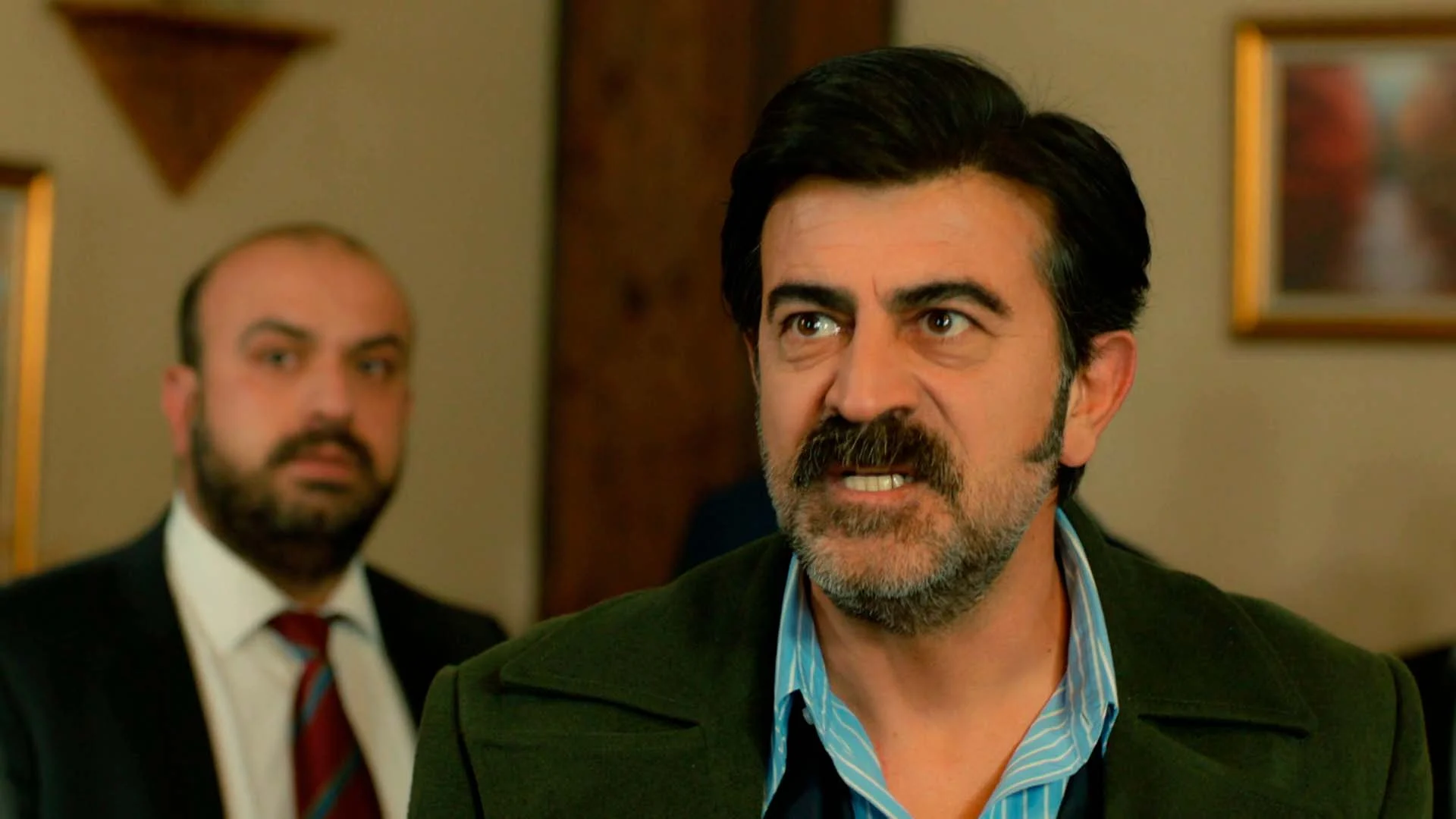 Abdülkadir y Fikret se pelean frente a toda Çukurova: “¡Este hombre les está engañando!” Abdülkadir y Fikret se pelean frente a toda Çukurova: “¡Este hombre les está engañando!”