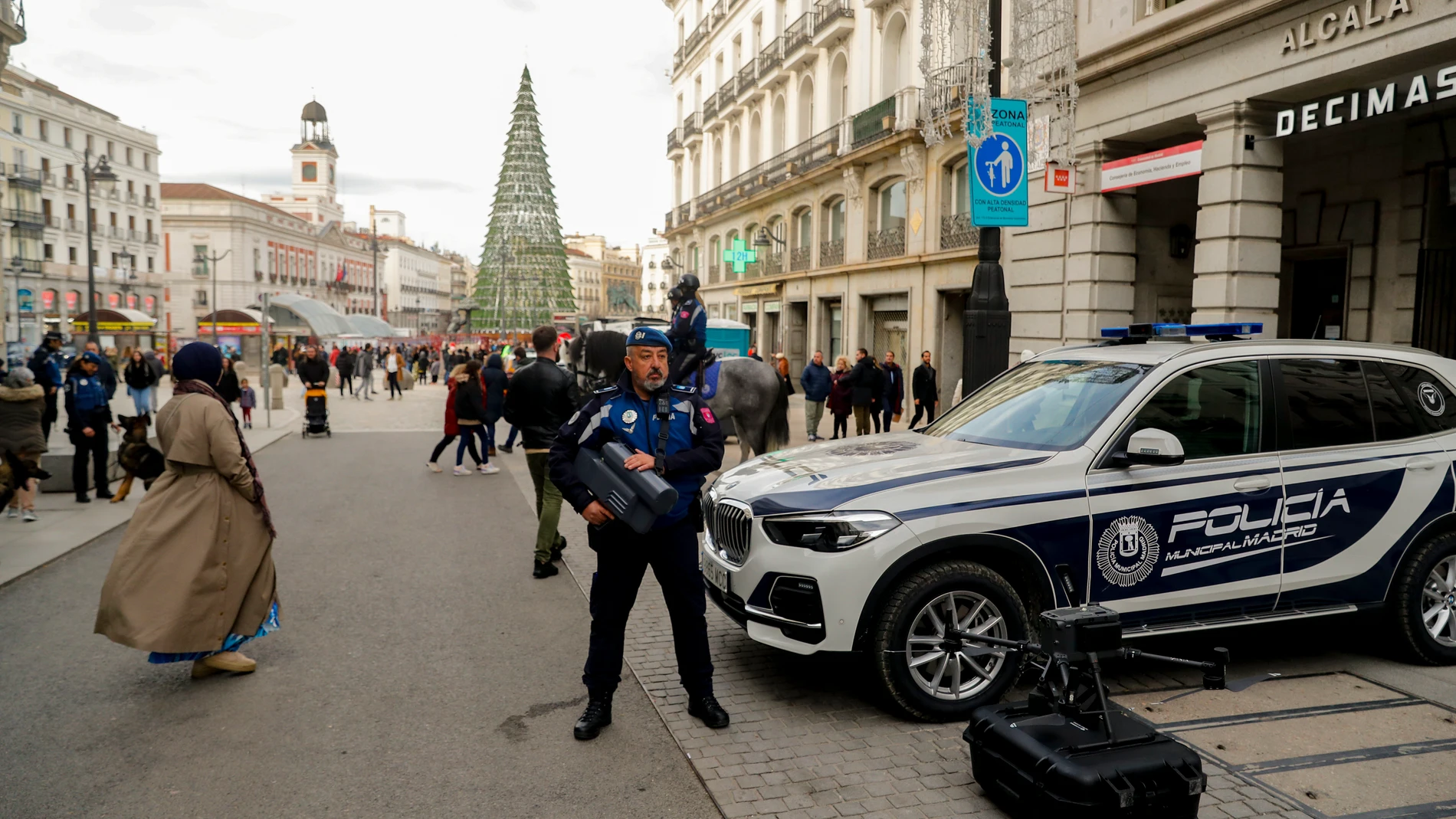 Seguridad en el acceso a la las Puerta de El Sol de Madrid